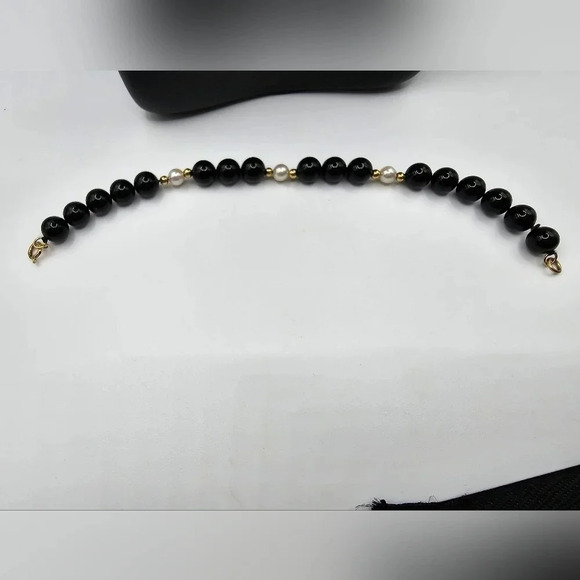 14K Gold, Onyx, & Pearls 7 Inch Beaded Bracelet stamped - Picture 3 of 5